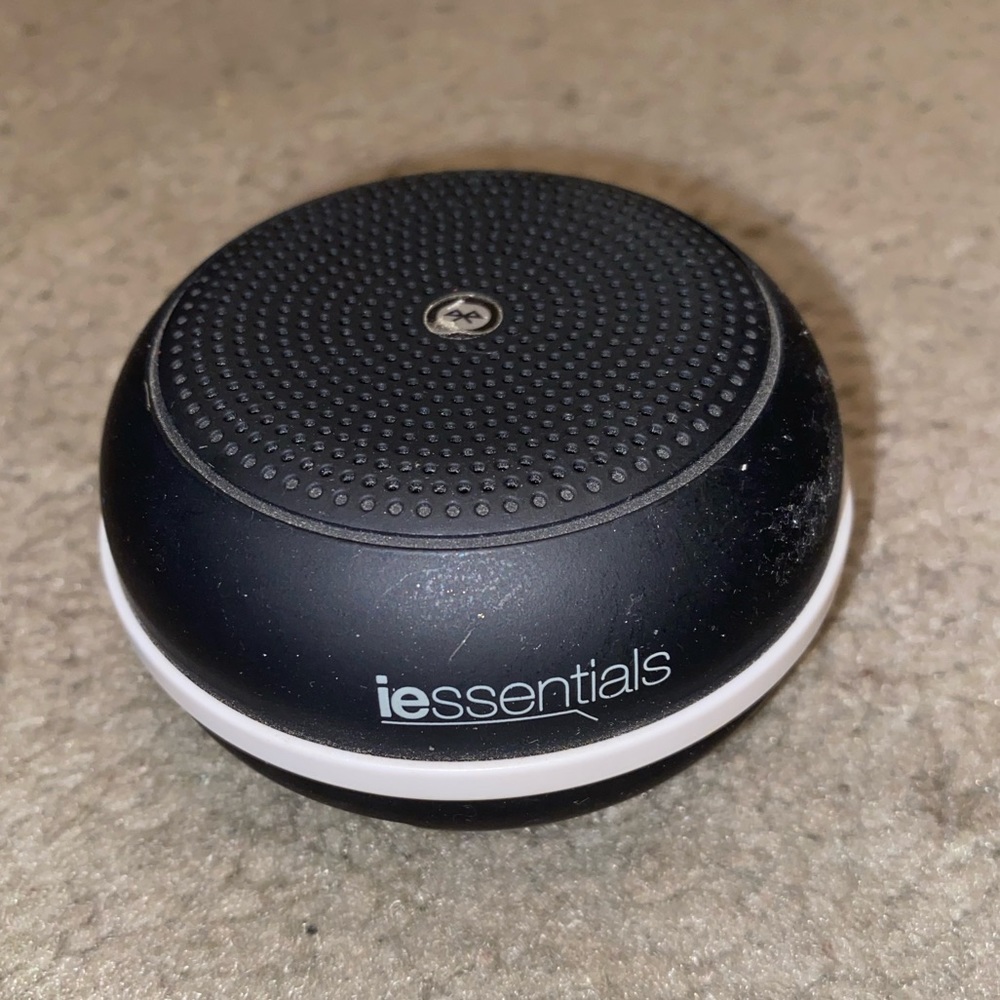 iEssentials TREK Speaker System - Wireless Speaker